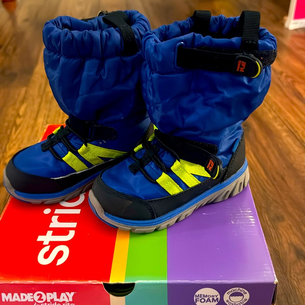 New in box - Stride Rite M2P Sneaker Boot